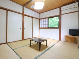 Japanese style room 6 tatami mats | Free WiFi, bed sheets