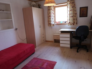 3 habitaciones, decoración personalizada y muebles diferentes 