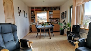House, 3 Bedrooms | Living area
