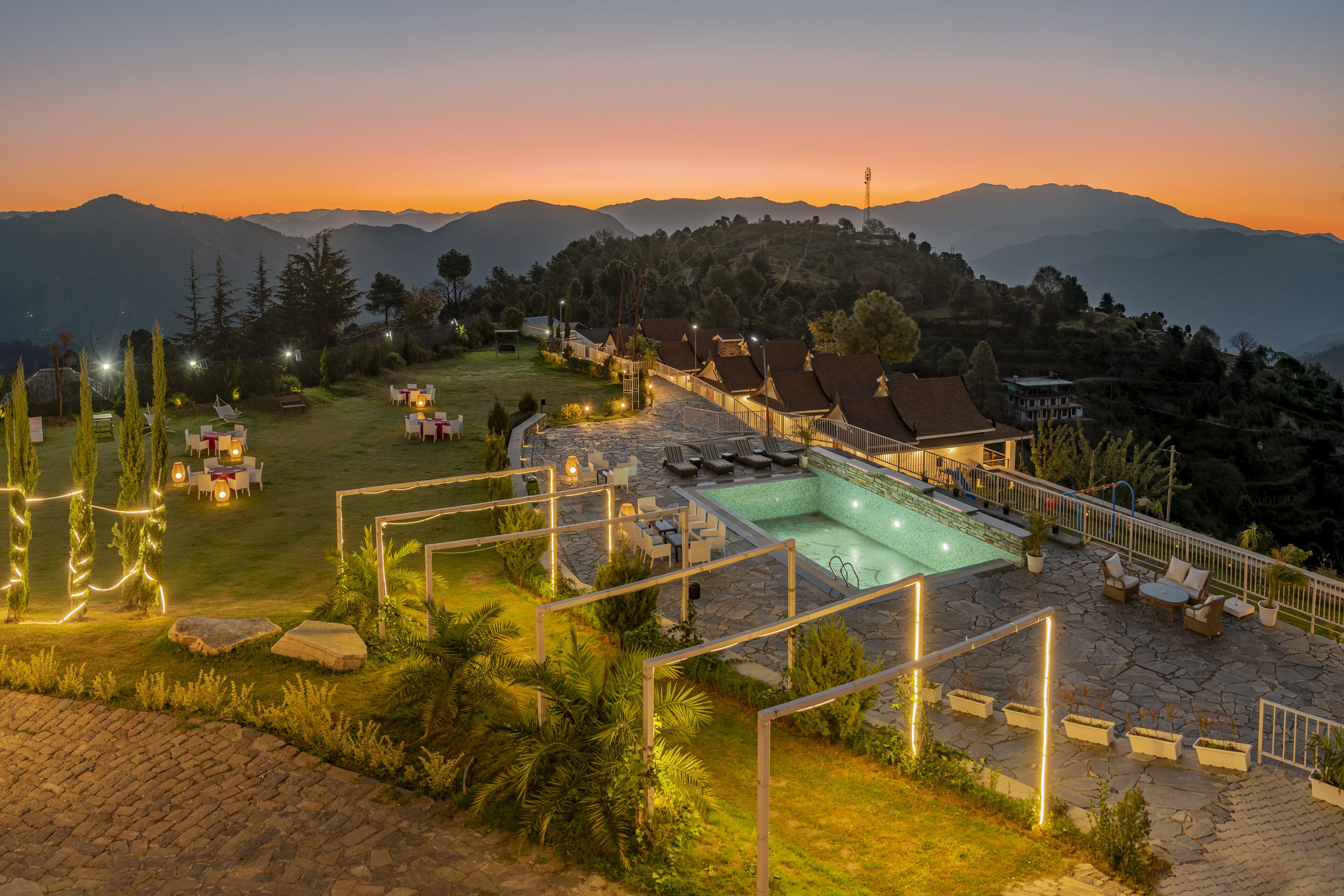 Swim-up bar