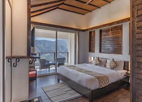 Superior Room | Desk, free WiFi, bed sheets