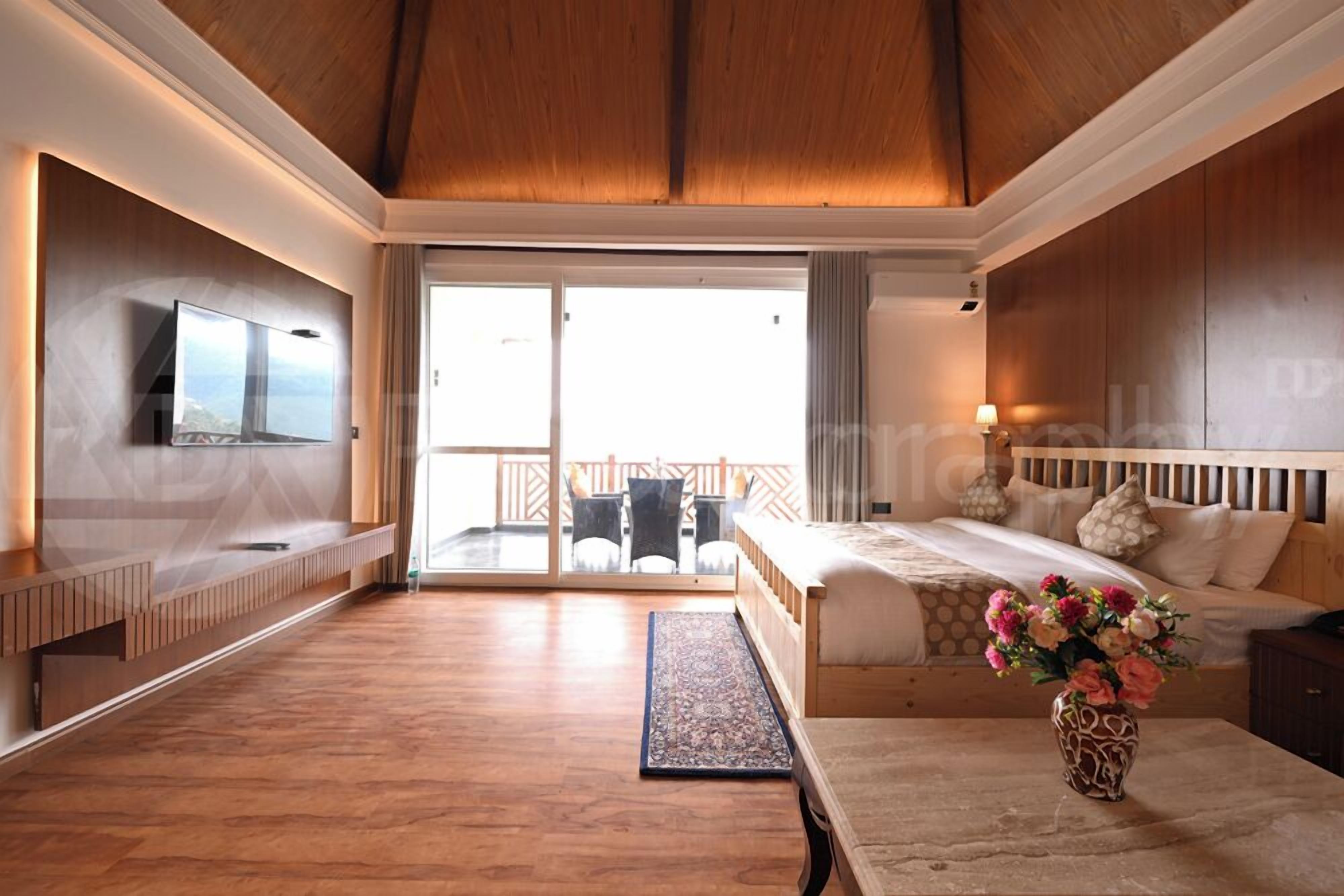 Executive Room | Desk, free WiFi, bed sheets