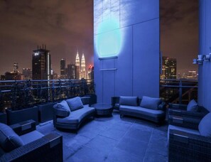 المنطقة المحيطة بالمنشأة