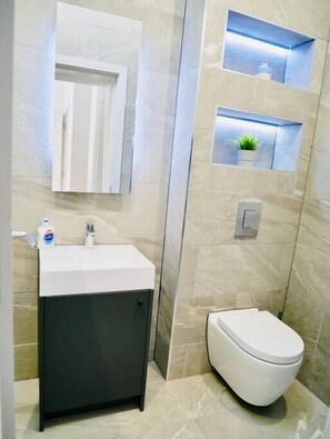 Hair dryer, towels - ⭐⭐⭐⭐⭐ 400m to the BEACH, Parking, WIFI & Netflix (Bournemouth)