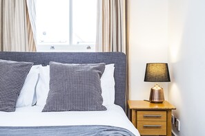 Apartment (Fourth Floor) | 2 bedrooms, individually decorated, individually furnished - Lancaster Apartments (London)