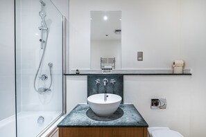 Apartment (Fourth Floor) | Bathroom sink - Lancaster Apartments (London)