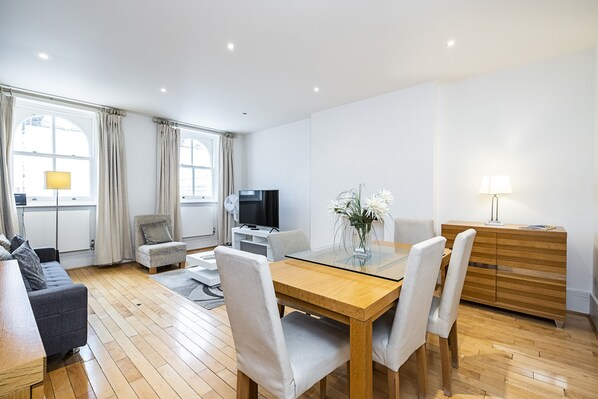 公寓 (Fourth Floor) | 房內用餐區