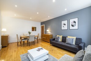 公寓 (Fourth Floor) | 起居區 | 平面電視