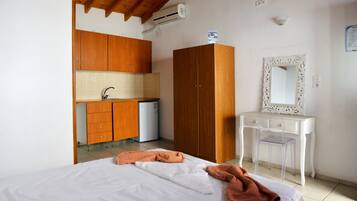 Free cots/infant beds, free WiFi, bed sheets
