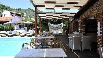 Poolside bar