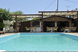 Bar accanto alla piscina