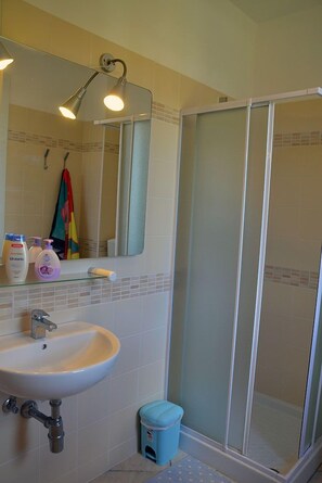 Duplex, 2 Bedrooms (Ibiscus) | Bathroom | Shower, towels - Pozzo al Moro Village (Campo nell'Elba)