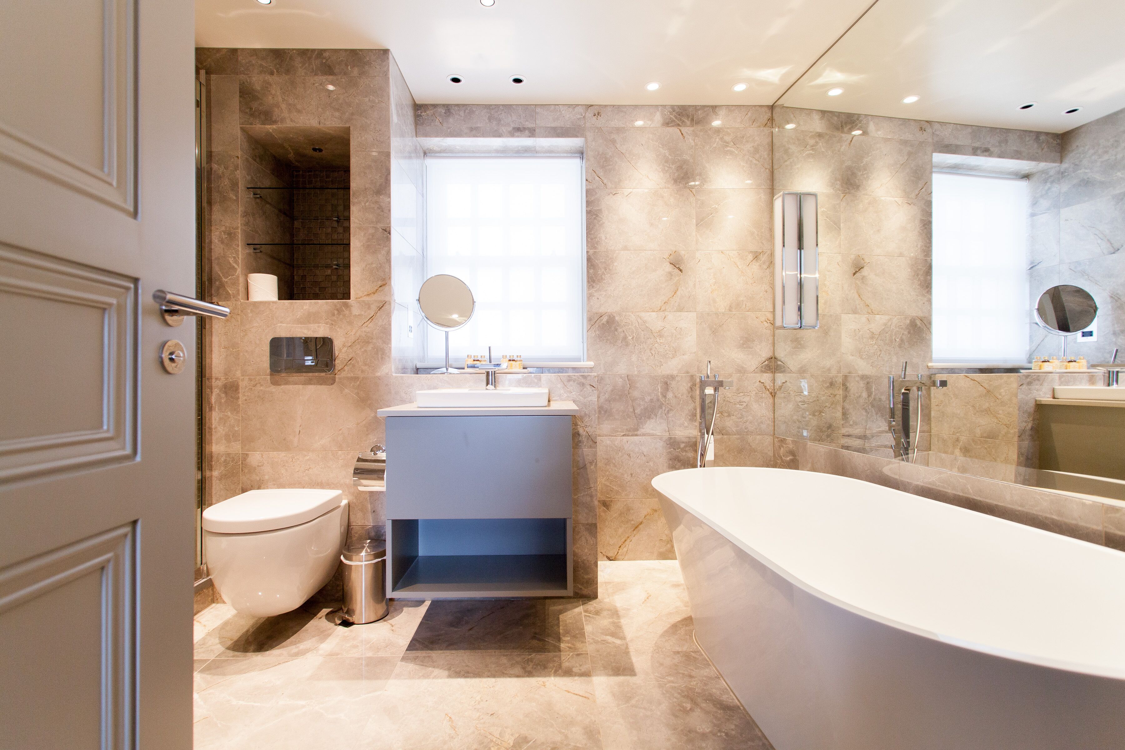 Apartamento, 2 quartos | Banheiro | Chuveiro/banheira combinados, produtos de toalete grátis