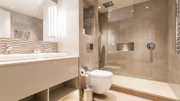 Apartment, 3 Schlafzimmer | Badezimmer | Duschwanne, kostenlose Toilettenartikel, Haartrockner, Handtücher