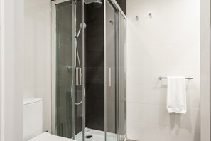 Bathroom - 1 bedroom apartment in Gran Via (Madrid)