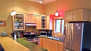 A kitchen with wooden cabinets, a stainless steel refrigerator, a microwave, and a stove. - Quiet Modern Luxury Home w/ Memory Foam Beds, FAST WiFi and Full Kitchen (Bridgewater)