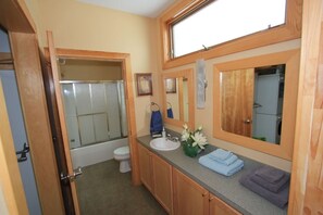 Combined shower/bathtub, hair dryer, towels, soap