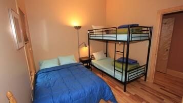 3 bedrooms, desk, iron/ironing board, free WiFi