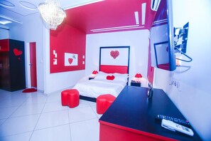 Romantic Room, City View | Premium bedding, memory foam beds, individually furnished, desk - Complexe Hôtelier Akparo (Dabou)