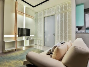 Flachbildfernseher, Netflix, Bücher, Streaming-Dienste