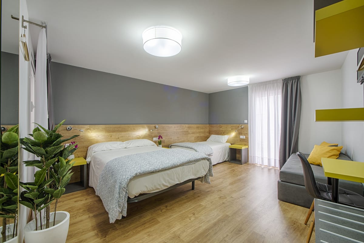 Kahden hengen comfort-huone (Special) | Työpöytä, silitysrauta/-lauta, ilmaiset vauvansängyt, ilmainen Wi-Fi