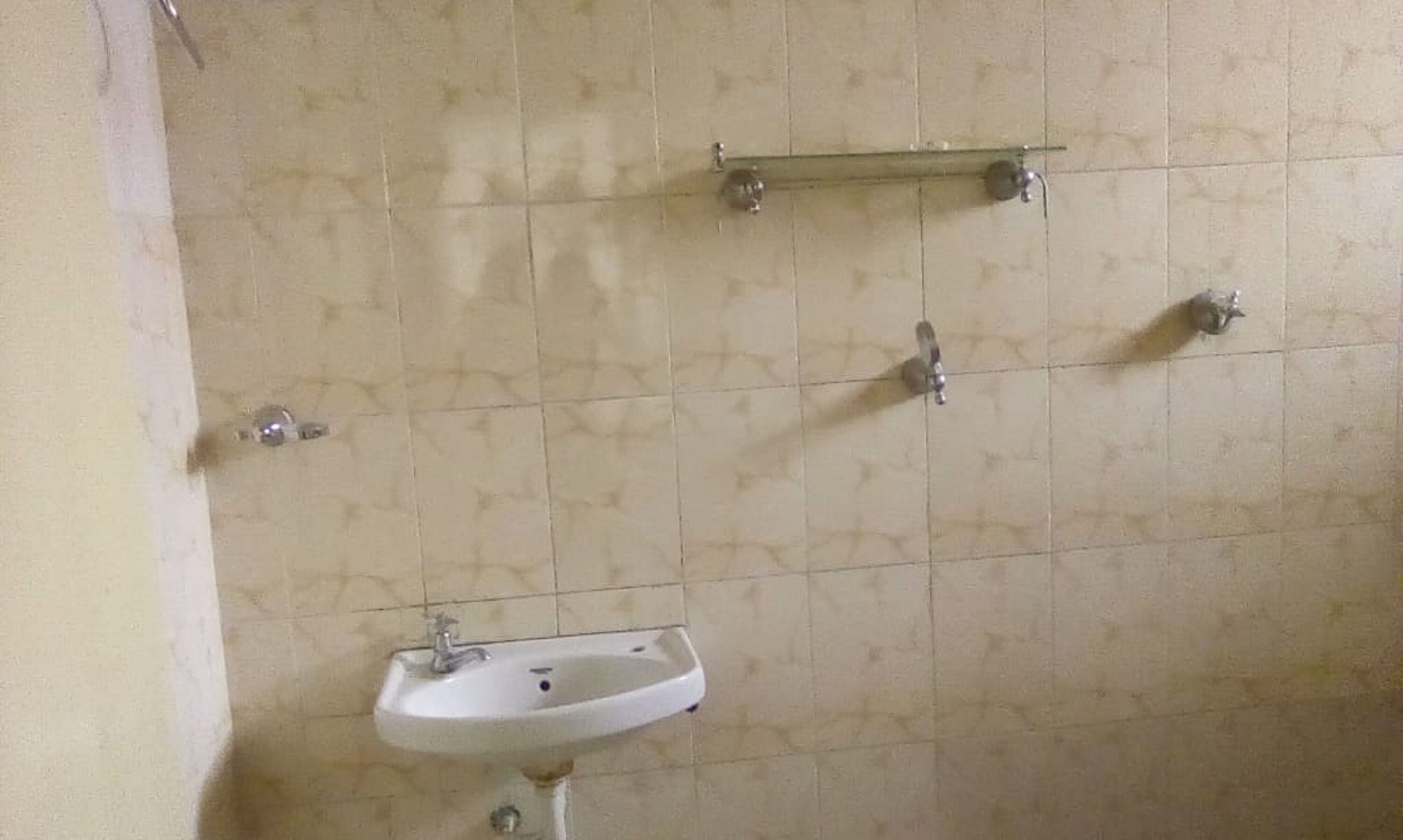 Buồng tắm vòi sen, vòi sen phun mưa, khăn tắm 