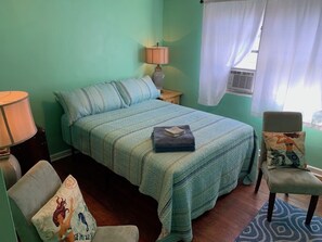 1 bedroom, free WiFi, bed sheets - Beach Side Studio #4 - Pet Friendly, WiFi, Off-Street Parking, Large Smart TV (Norfolk)