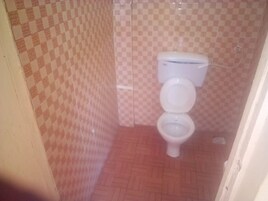 Ducha, cabezal de ducha tipo lluvia, toallas