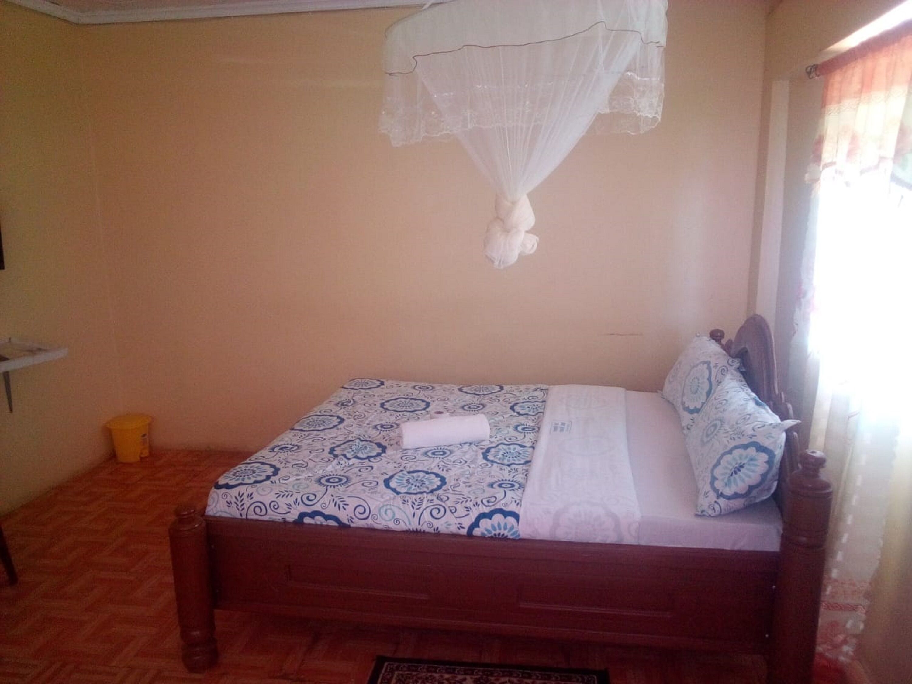 Desk, blackout curtains, free WiFi, bed sheets