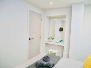 2 bedrooms, iron/ironing board, Internet, bed sheets - ❤️❤️❤️❤️❤️Sea View, Walk 2 BEACH, Parking, Netflix (Bournemouth)