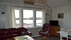 Family Apartment | Living area - Sjøstrand Rorbuer (Vestvågøy)