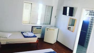 Minibar, wifi gratis y ropa de cama