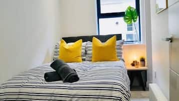 2 bedrooms, iron/ironing board, free internet, bed sheets