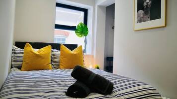 2 bedrooms, iron/ironing board, free Internet, bed sheets