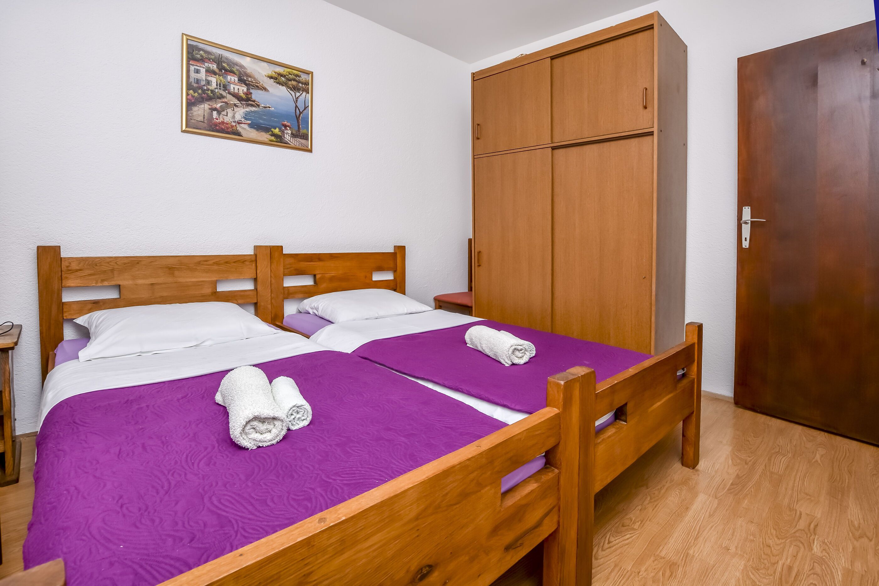 2 soverom, strykejern/-brett og wi-fi (inkludert)