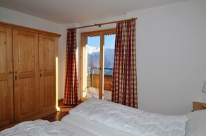 Chalet, 5 Bedrooms | Free WiFi, bed sheets