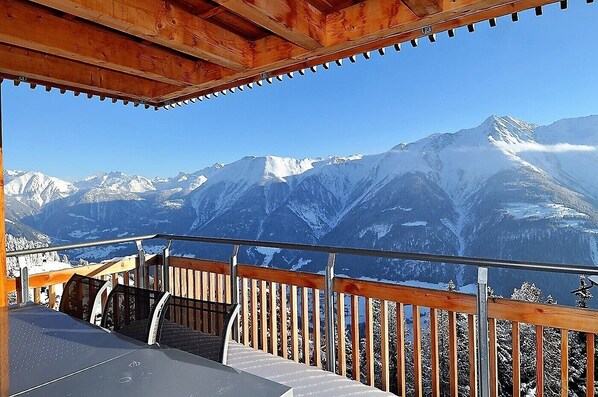 Chalet, 5 Bedrooms | Balcony