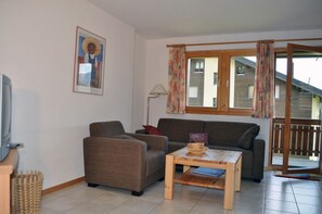 Apartment, 2 Schlafzimmer | Wohnzimmer | Fernseher