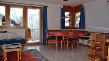 Apartment, 2 Bedrooms | In-room dining