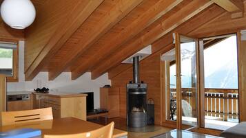 Leilighet, 2 soverom | Oppholdsrom | TV og DVD-spiller