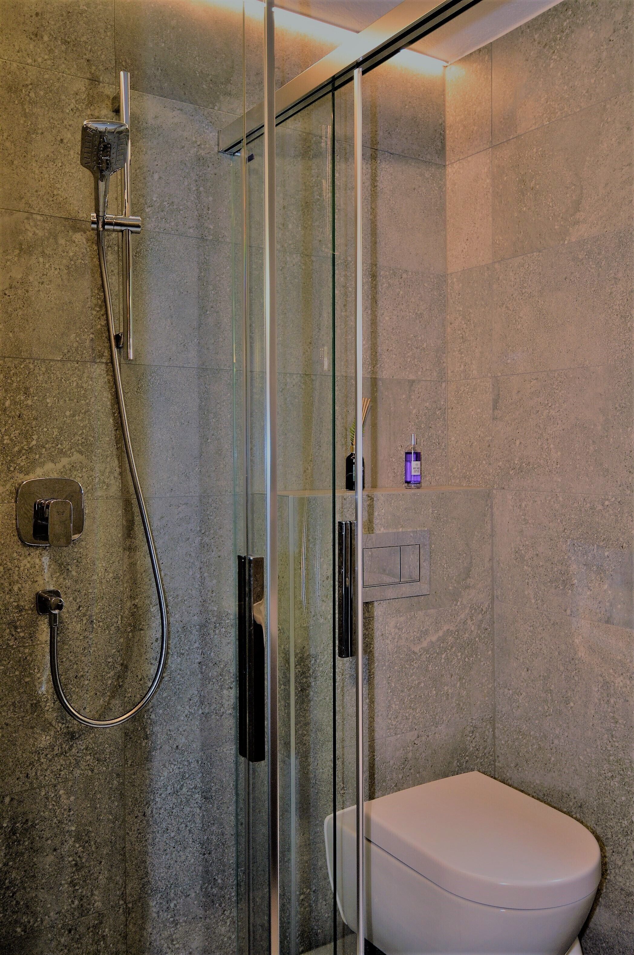 Apartment, 2 Bedrooms | Bathroom shower