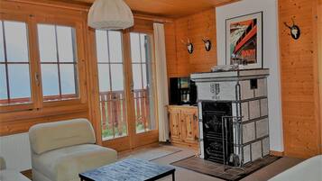 Apartment, 2 Bedrooms | Living room | TV, DVD player