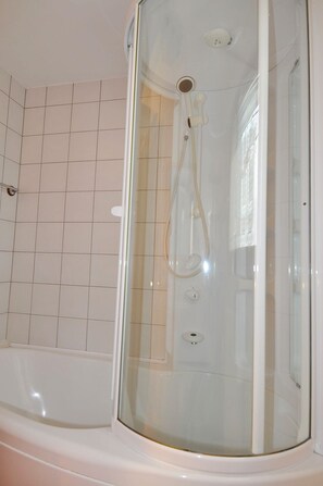 Apartment, 2 Schlafzimmer | Dusche im Bad