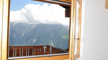 Apartment, 1 Schlafzimmer | Blick auf die Berge