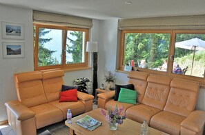 Leilighet, 3 soverom | Oppholdsområde | TV og DVD-spiller