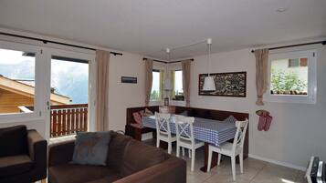 Appartement, 2 chambres | Coin séjour