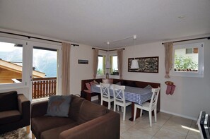 Appartement, 2 slaapkamers | Woonruimte | Televisie