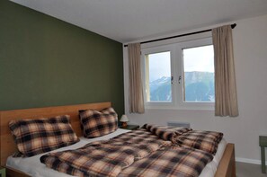 Appartement, 2 slaapkamers | Een strijkplank/strijkijzer, gratis wifi