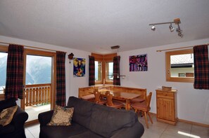 Appartement, 2 chambres | Salle de séjour