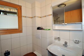 Apartment, 2 Schlafzimmer | Badezimmer | Haartrockner